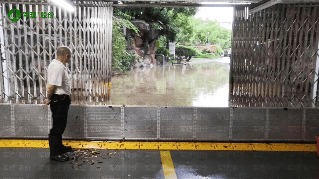 華誠君理合作方圖庫:入口的 Junli 防淹閘升起擋水